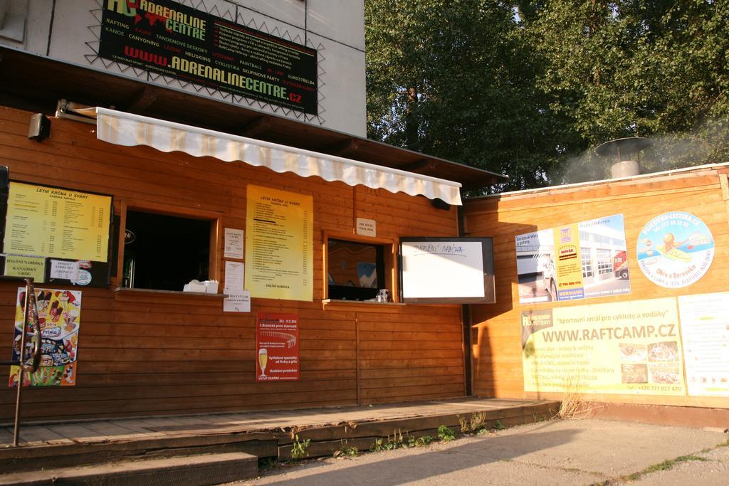 Hostel Boathouse Прага Экстерьер фото